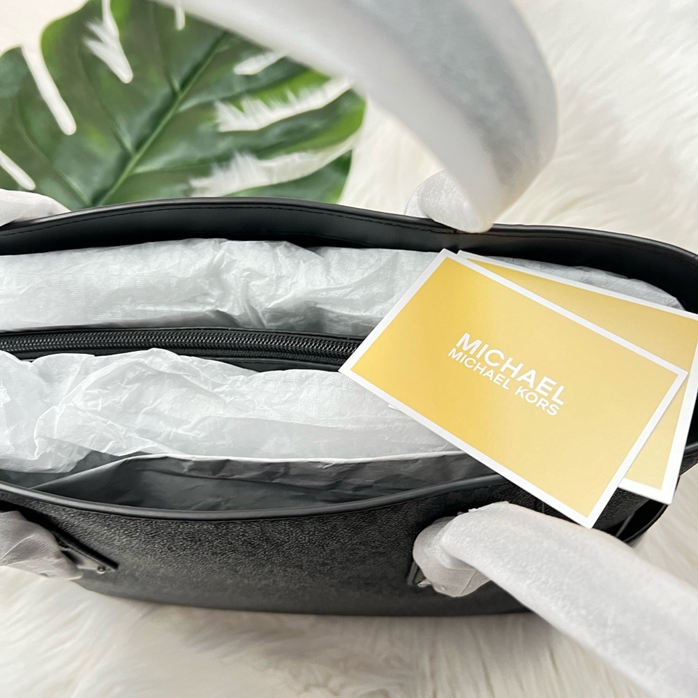 Michael Kors Jet Black Logo bag✨brand new - Picture 7 of 13